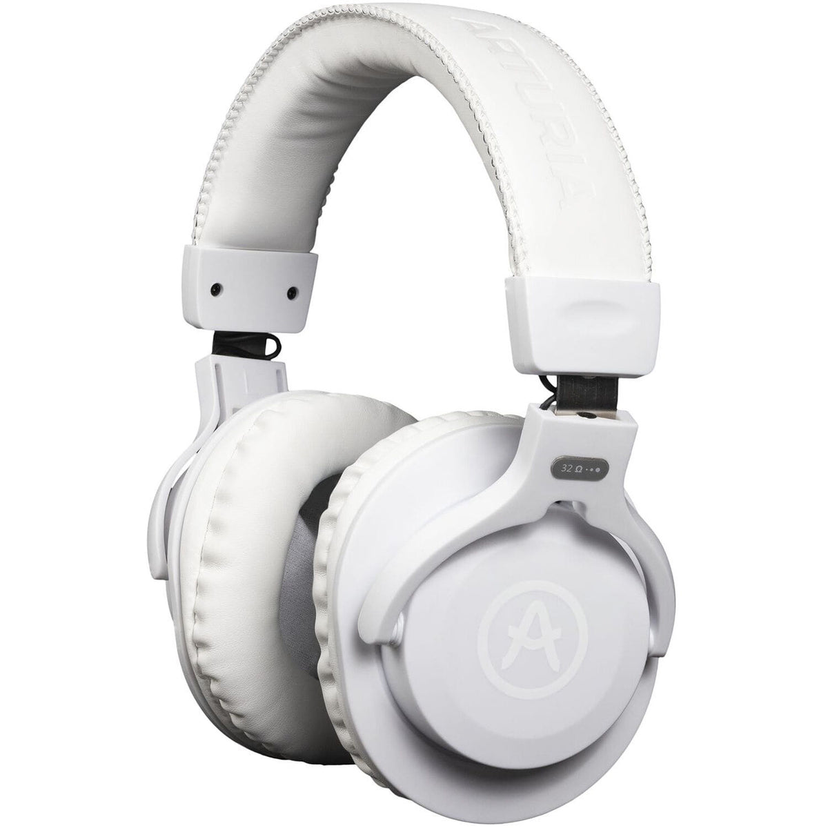 Arturia MiniFuse recording studio bundle with audio interface, headphones, and accessories for music production.