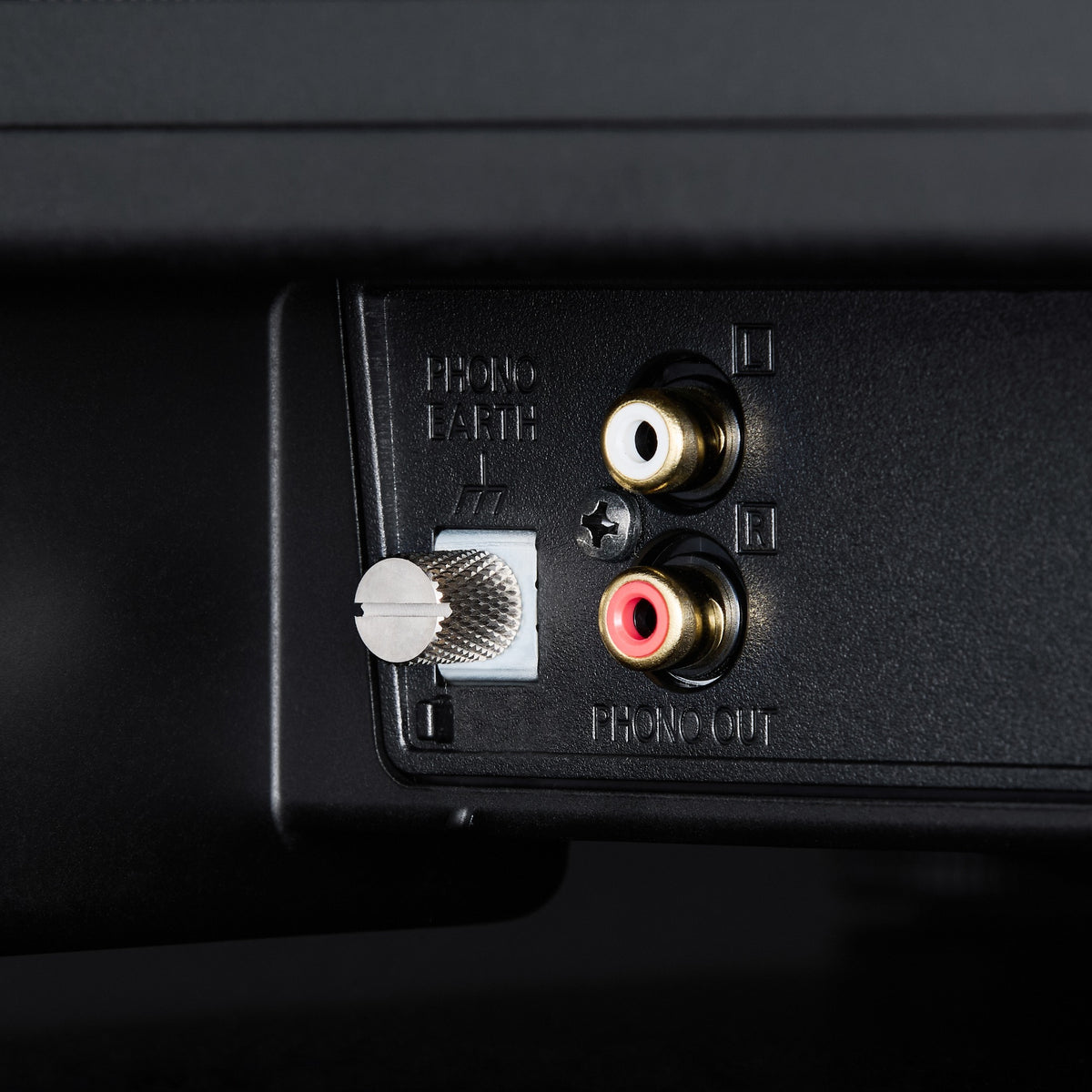 Technics SL-1210MKX rear phono outputs and earth terminal